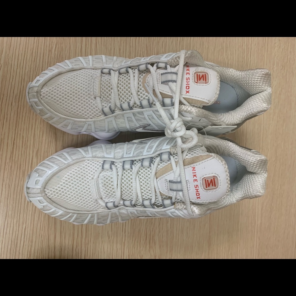Nike - Picture 3 of 4